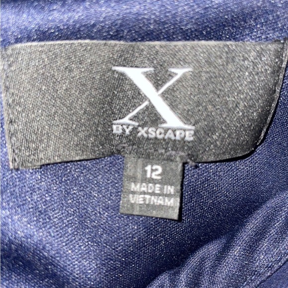 Elegant Floral Evening Gown - Picture 3 of 3